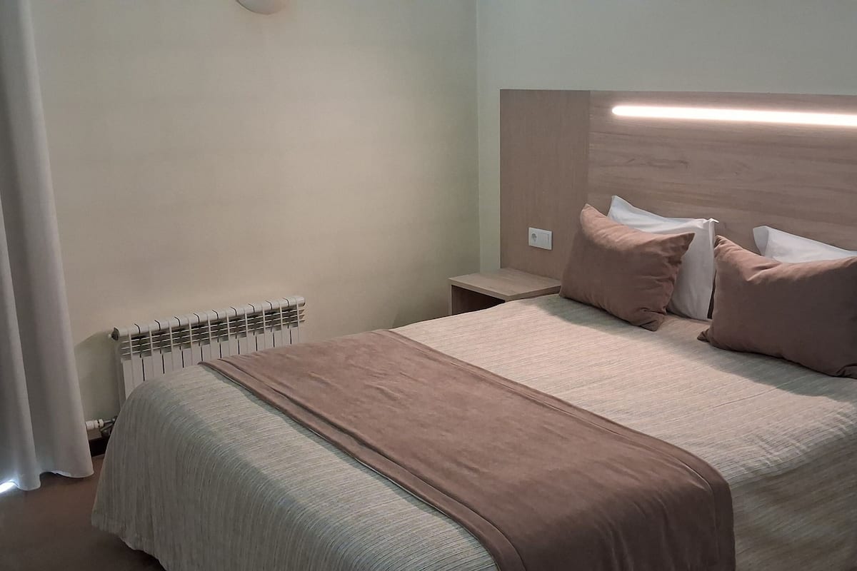 Superior Double Room, 1 Queen Bed | Minibar, desk, soundproofing, WiFi (free)