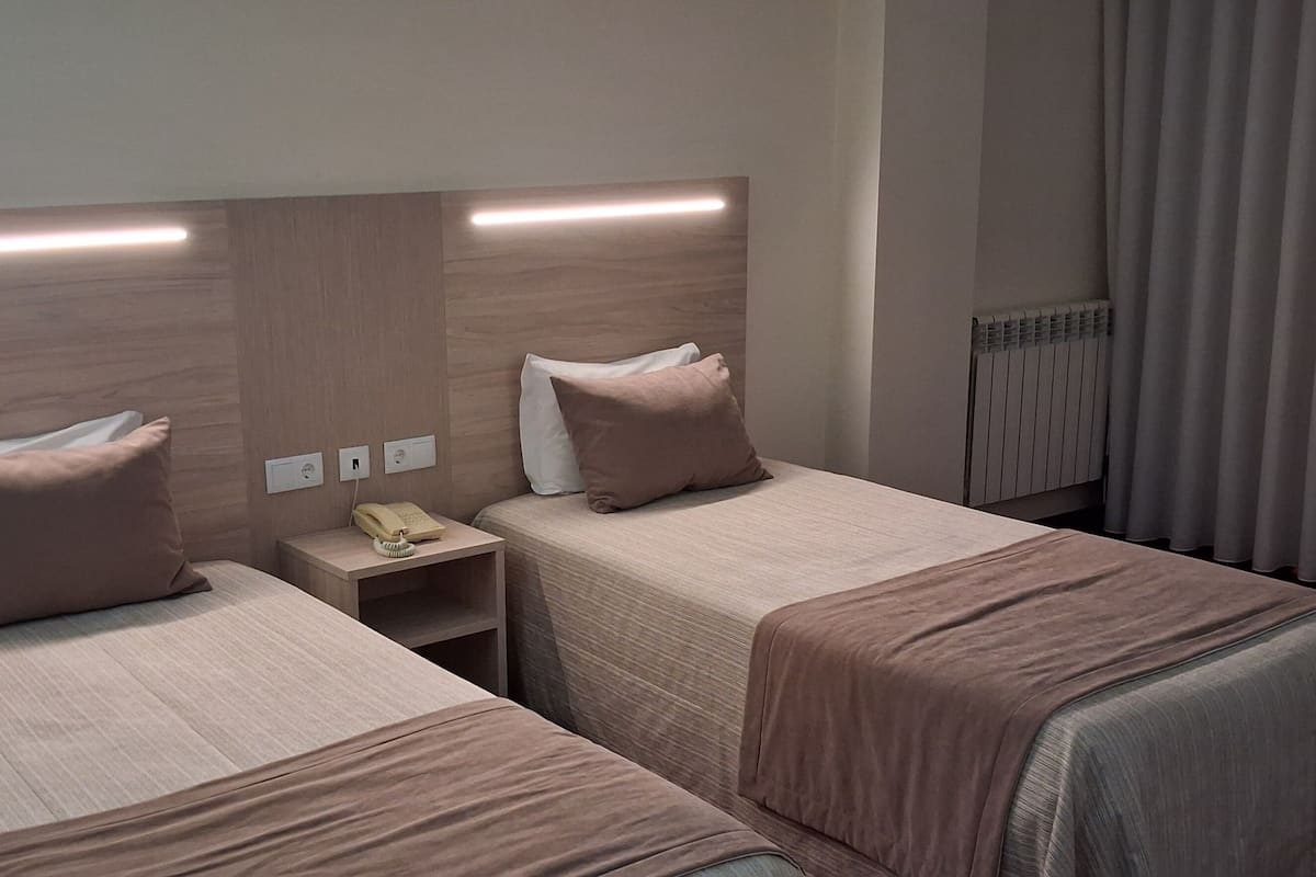 Superior Twin Room, 2 Twin Beds | Minibar, desk, soundproofing, WiFi (free)