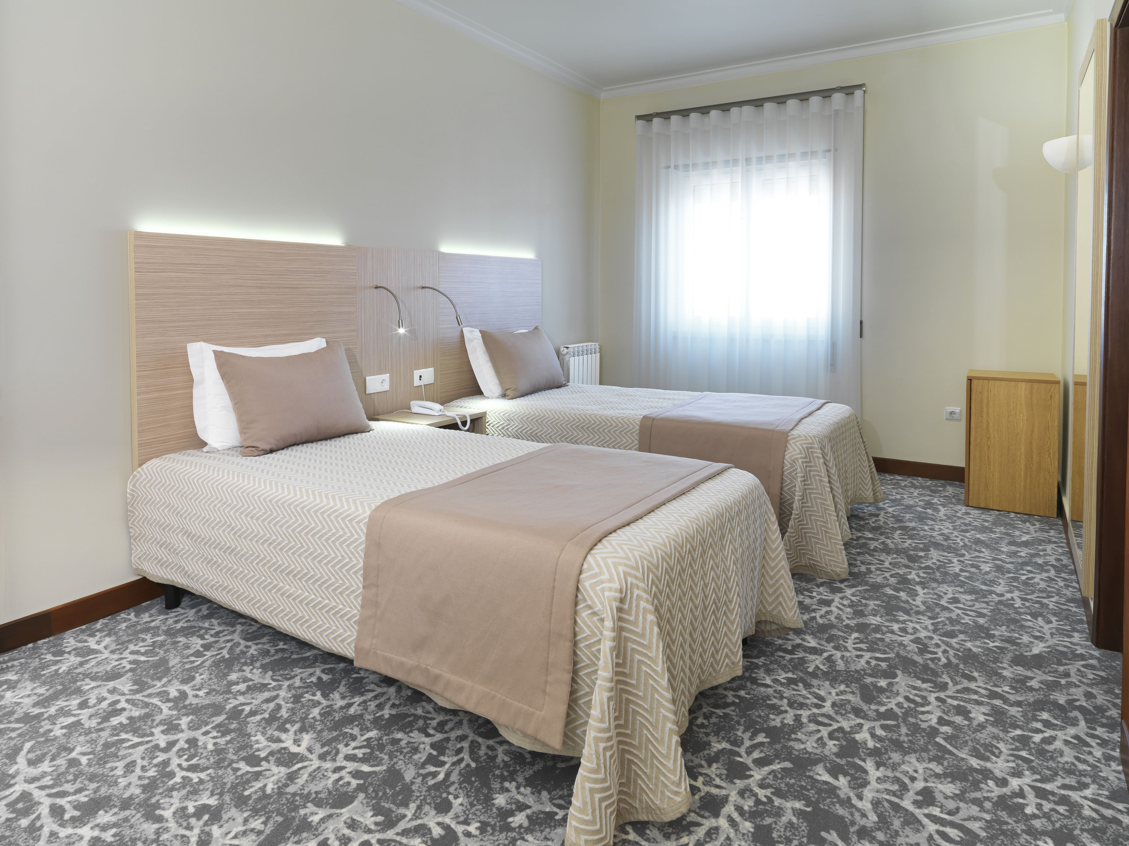 standard room, 2 single beds | minibar, desk, soundproofing, free wifi