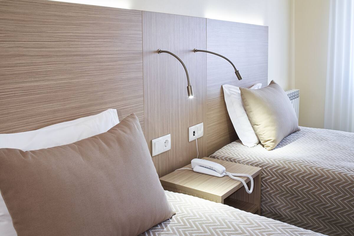 Minibar, desk, soundproofing, WiFi (free)