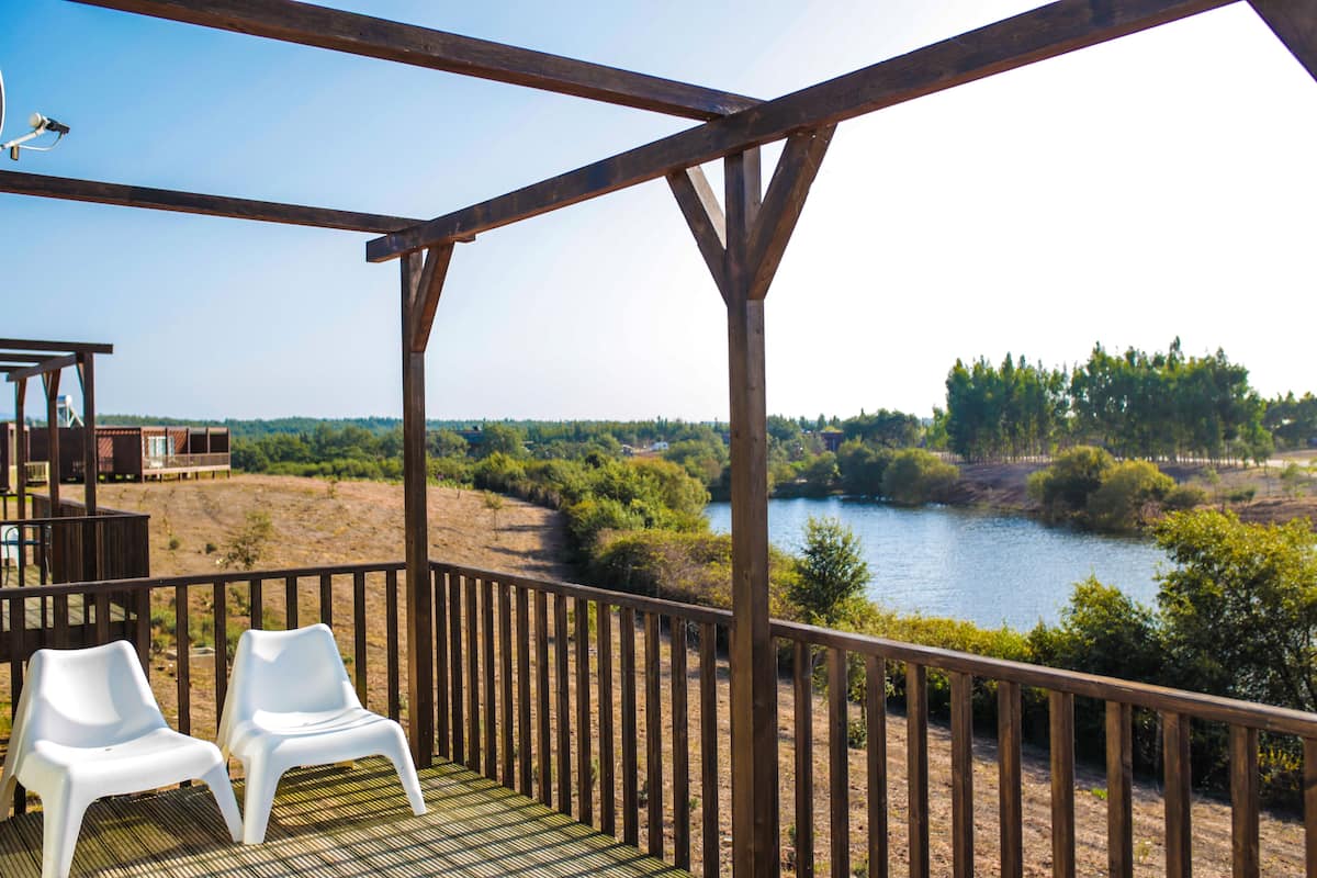 Zvilla 2 Bedrooms, Lake View | Teres/patio