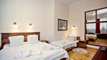 Triple Room | Hypo-allergenic bedding, down comforters, Select Comfort beds