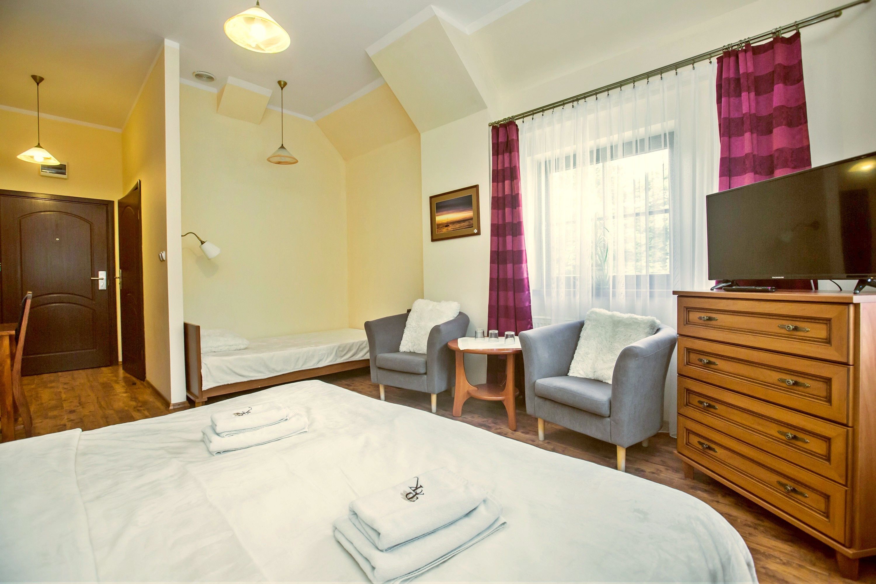 double room | hypo-allergenic bedding, down duvets, select comfort beds, in-room safe