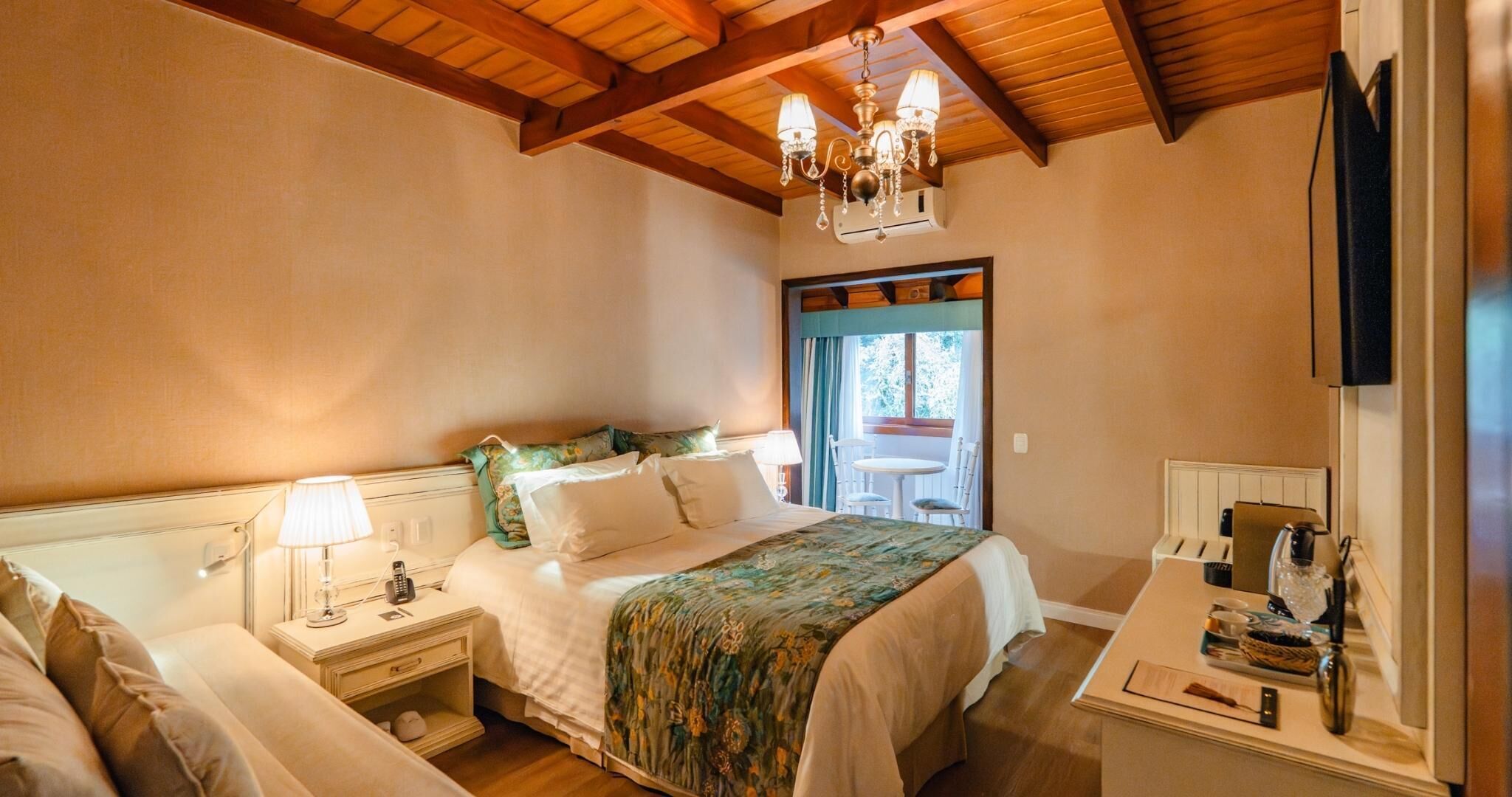 Premium bedding, free minibar, in-room safe, free WiFi