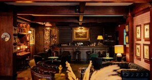Bar (trong khuôn viên)