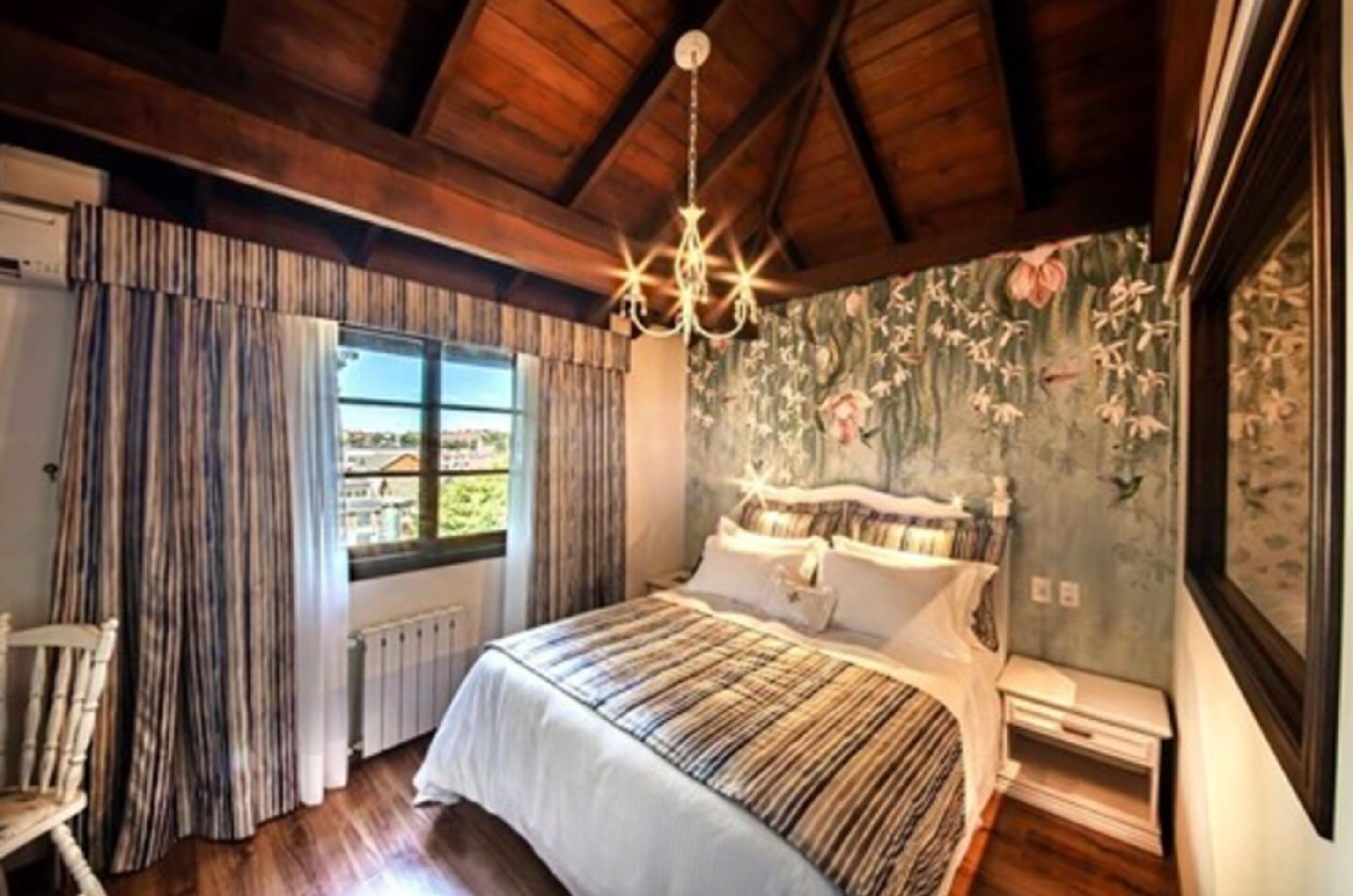 Premium bedding, free minibar, in-room safe, free WiFi