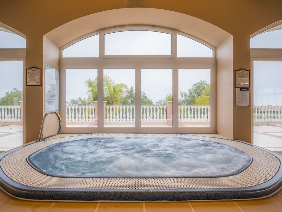 Indoor spa tub