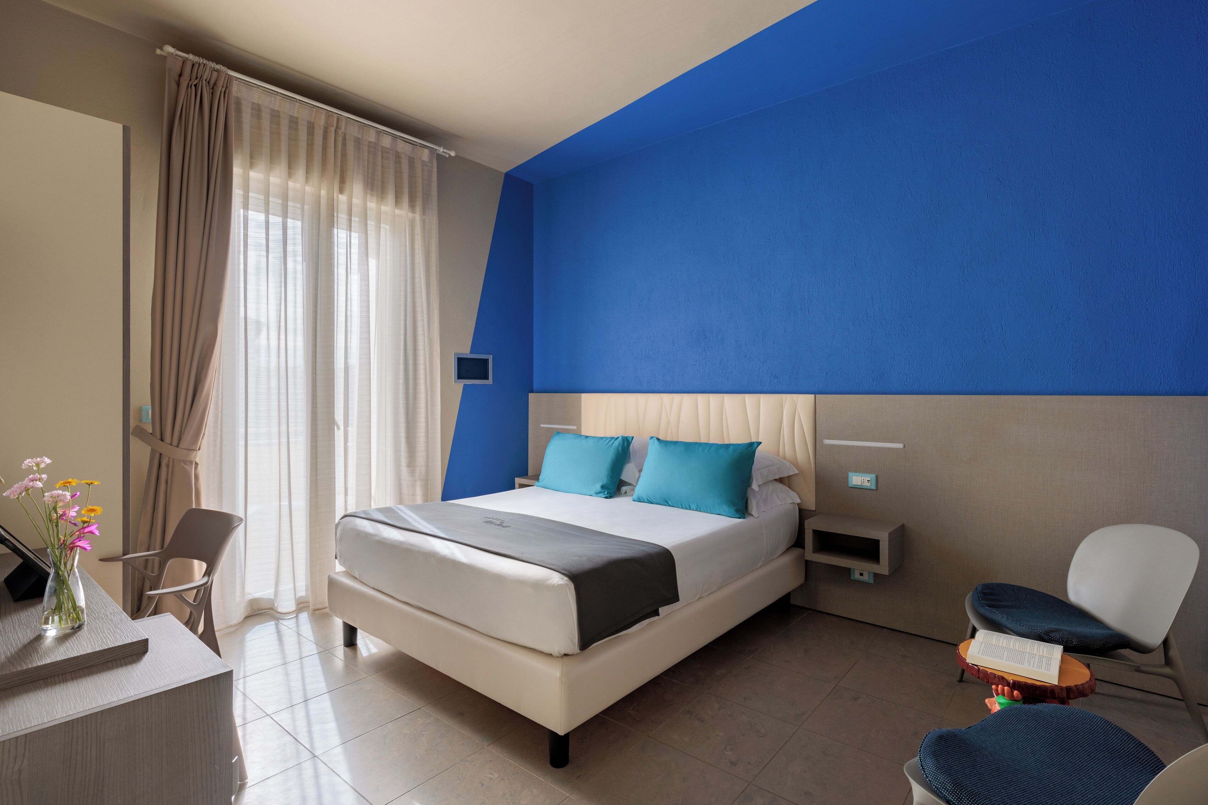 deluxe room | frette italian sheets, select comfort beds, minibar, in-room safe