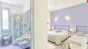 Háromágyas szoba | Olasz Frette ágynemű, Select Comfort-matrac, minibár és széf a szobában