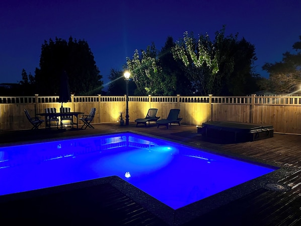 Outdoor pool, sun loungers