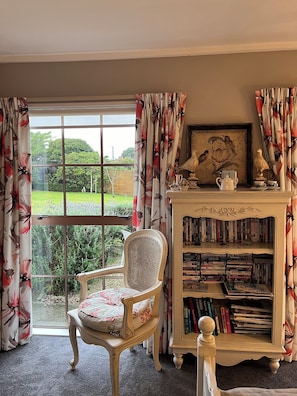 Bordeaux Room | 1 bedroom, iron/ironing board, free WiFi, bed sheets