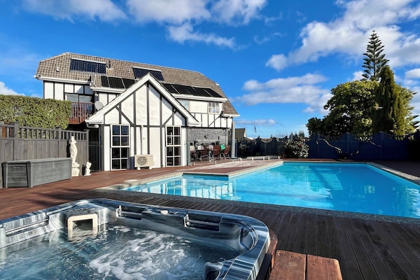 Outdoor pool, pool loungers