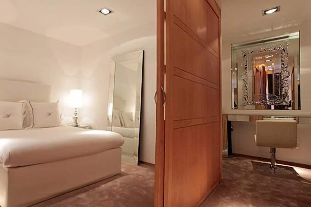 Ropa de cama hipoalergénica y minibar