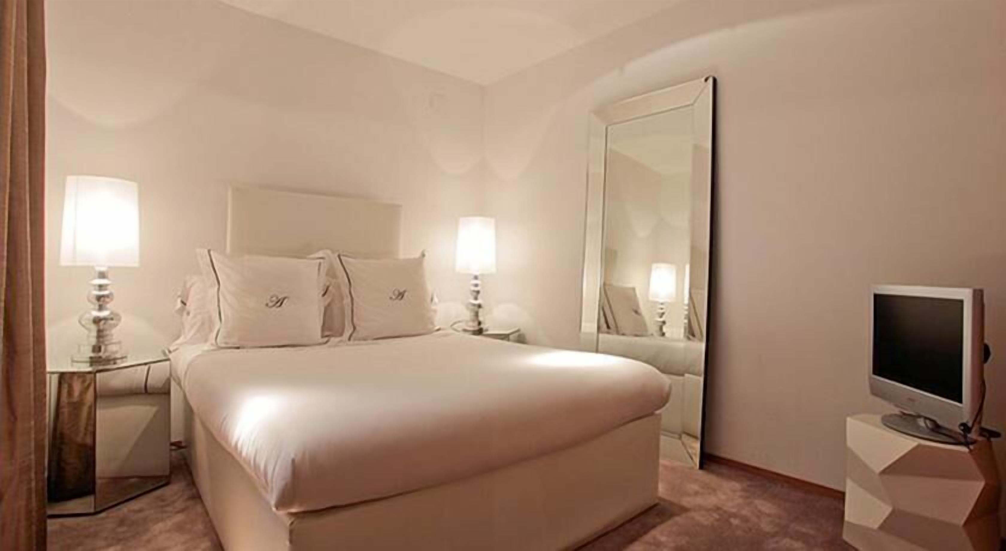 Hypo-allergenic bedding available, minibar, in-room safe, desk