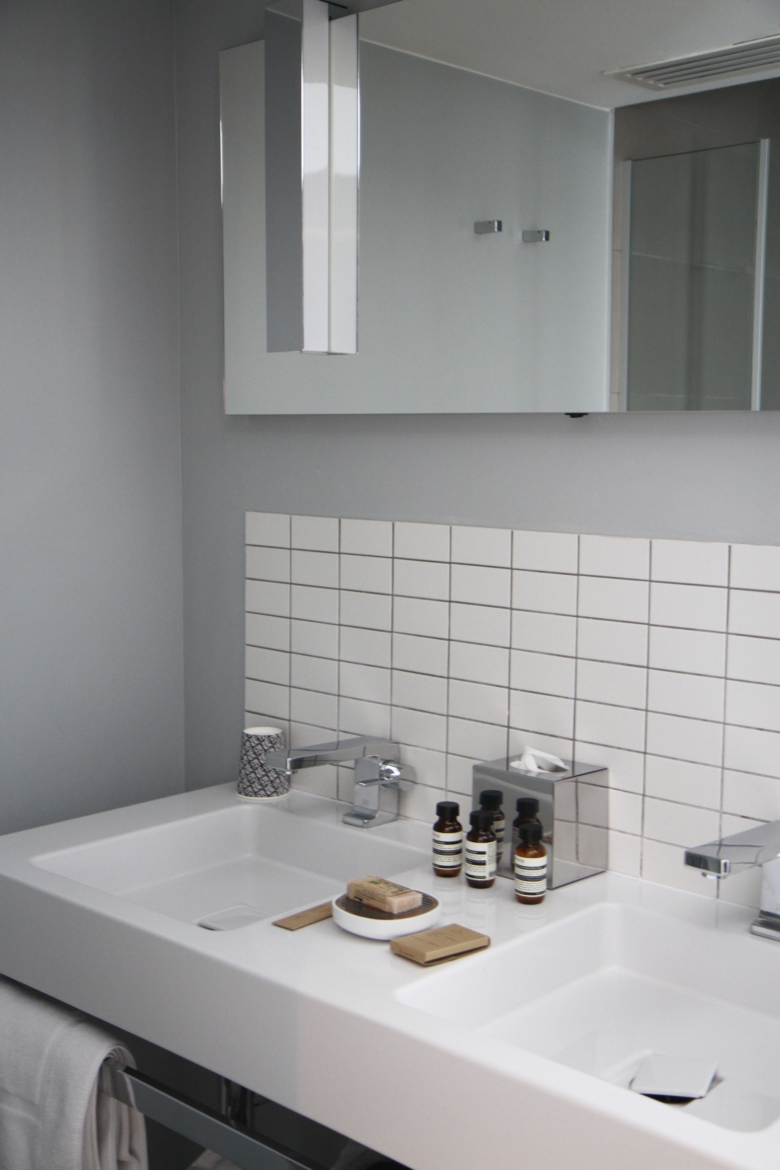 executive double room | bathroom sink