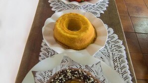 A buffet table with various food items including pastries and desserts. - Pousada Acquarela Paraty (Paraty)