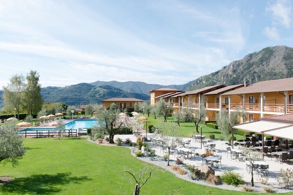 Indoor pool, seasonal outdoor pool, pool umbrellas, sun loungers