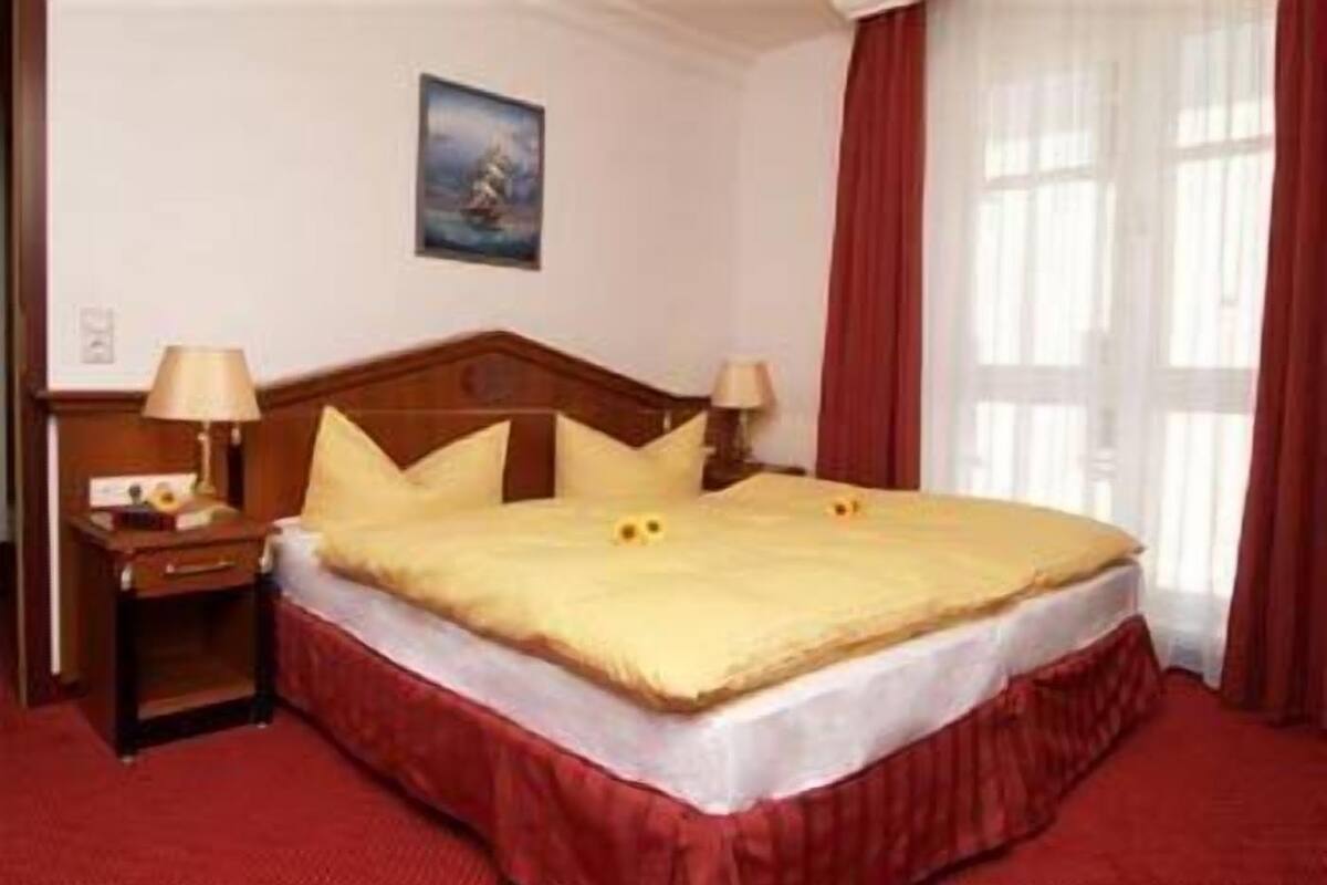 Egyptian cotton sheets, hypo-allergenic bedding, pillow-top beds