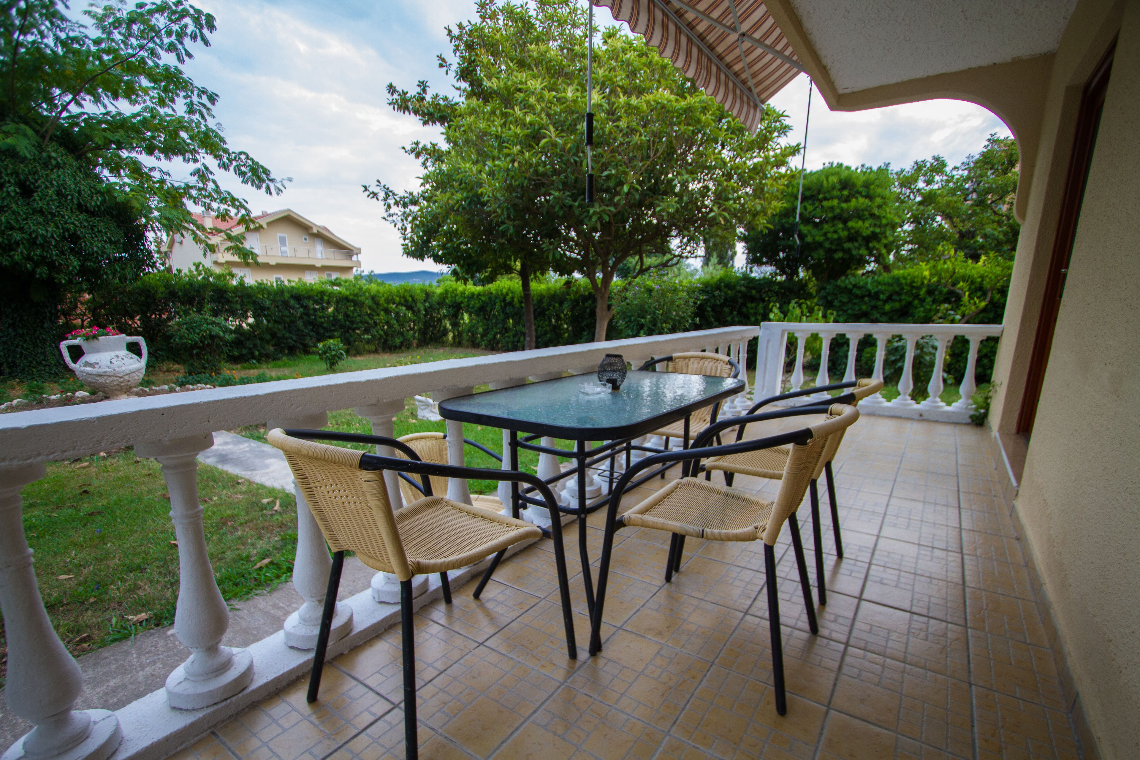 economy studio, garden view, ground floor | terrace/patio