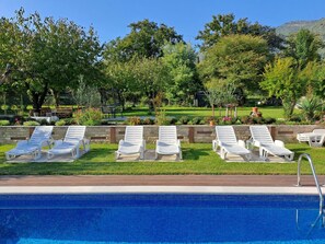 Outdoor pool - Apartmani Petkovic (Tivat)