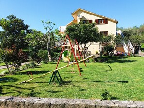 Vista frontal de la propiedad