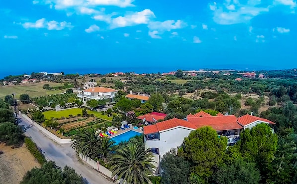 Seasonal outdoor pool - Barbara Studios & Apartments (Kefalonia)