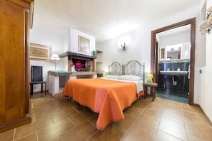 Standard Apartment (3 people) | Premium bedding, pillow-top beds, individually furnished, desk