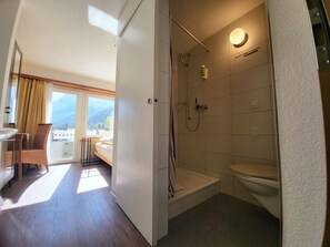 Habitación individual superior, balcón | Camas Select Comfort y caja de seguridad en la habitación 