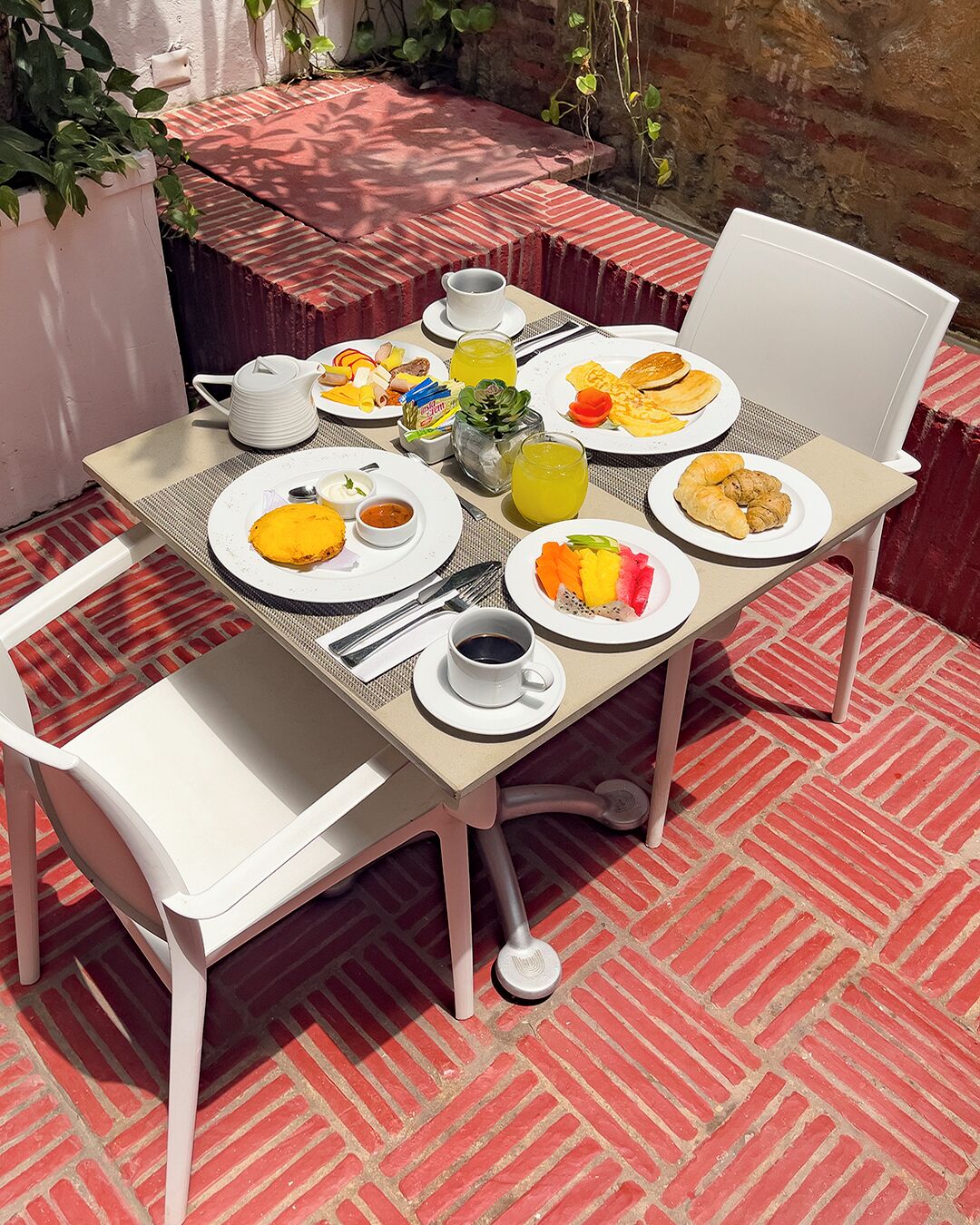 free daily cooked-to-order breakfast