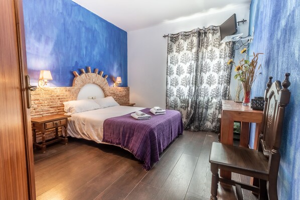 스탠다드 더블룸 또는 트윈룸 | 암막 커튼, 무료 WiFi, 침대 시트