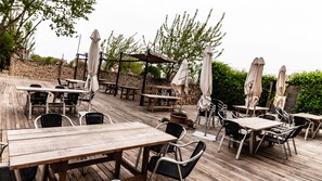 BBQ/picnic Area - Hosteria Tierrallana by Juypehotel (El Provencio)