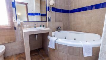 Deluxe studio suite | Badkamer | Gratis toiletartikelen, een haardroger, handdoeken