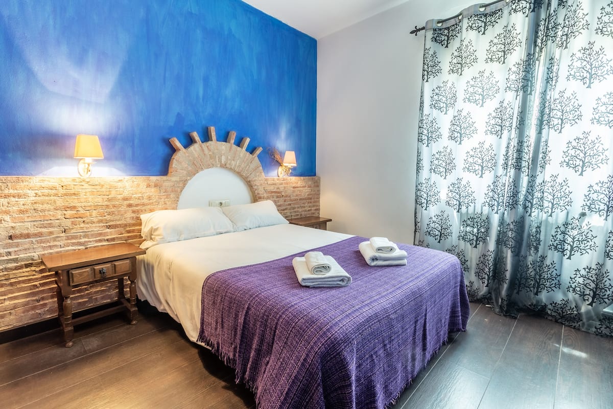 Kamar Double atau Twin Standar | Tirai kedap cahaya, Wi-Fi gratis, dan seprai linen