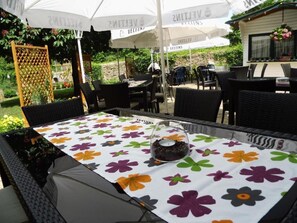 Se sirven desayunos, almuerzos, cenas y cocina regional 