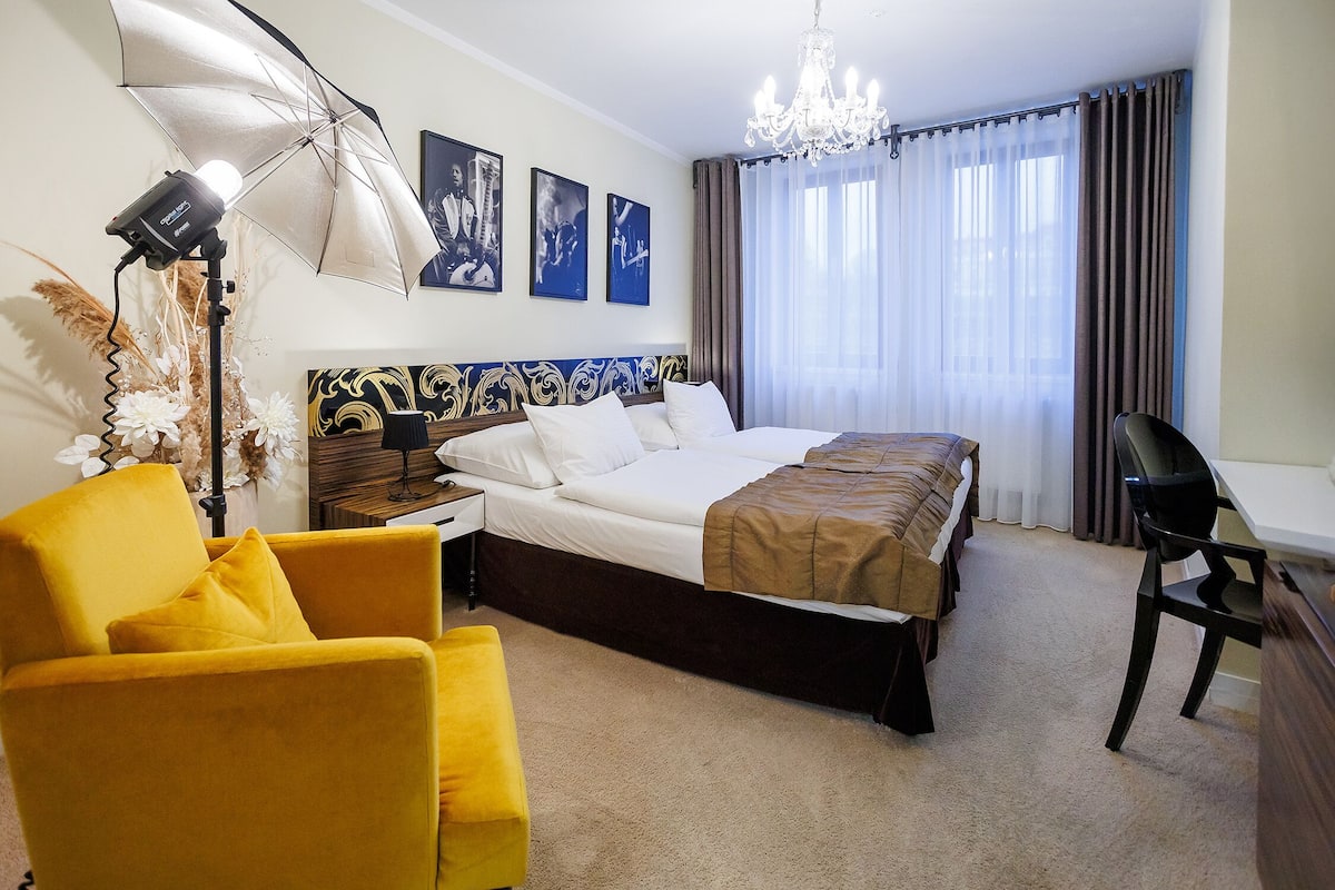 Deluxe Double Room | Minibar, in-room safe, desk, iron/ironing board