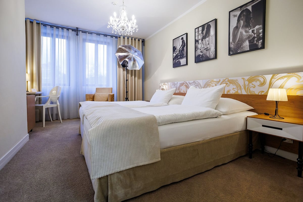 Classic Double Room | Minibar, in-room safe, desk, iron/ironing board