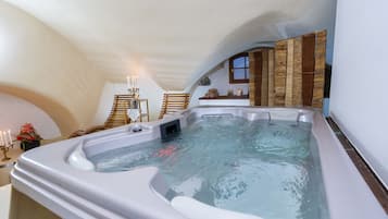 Indoor spa tub