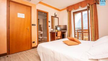 Egyptian cotton sheets, premium bedding, down duvets, pillow-top beds