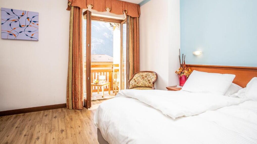 1 bedroom, egyptian cotton sheets, premium bedding, down duvets