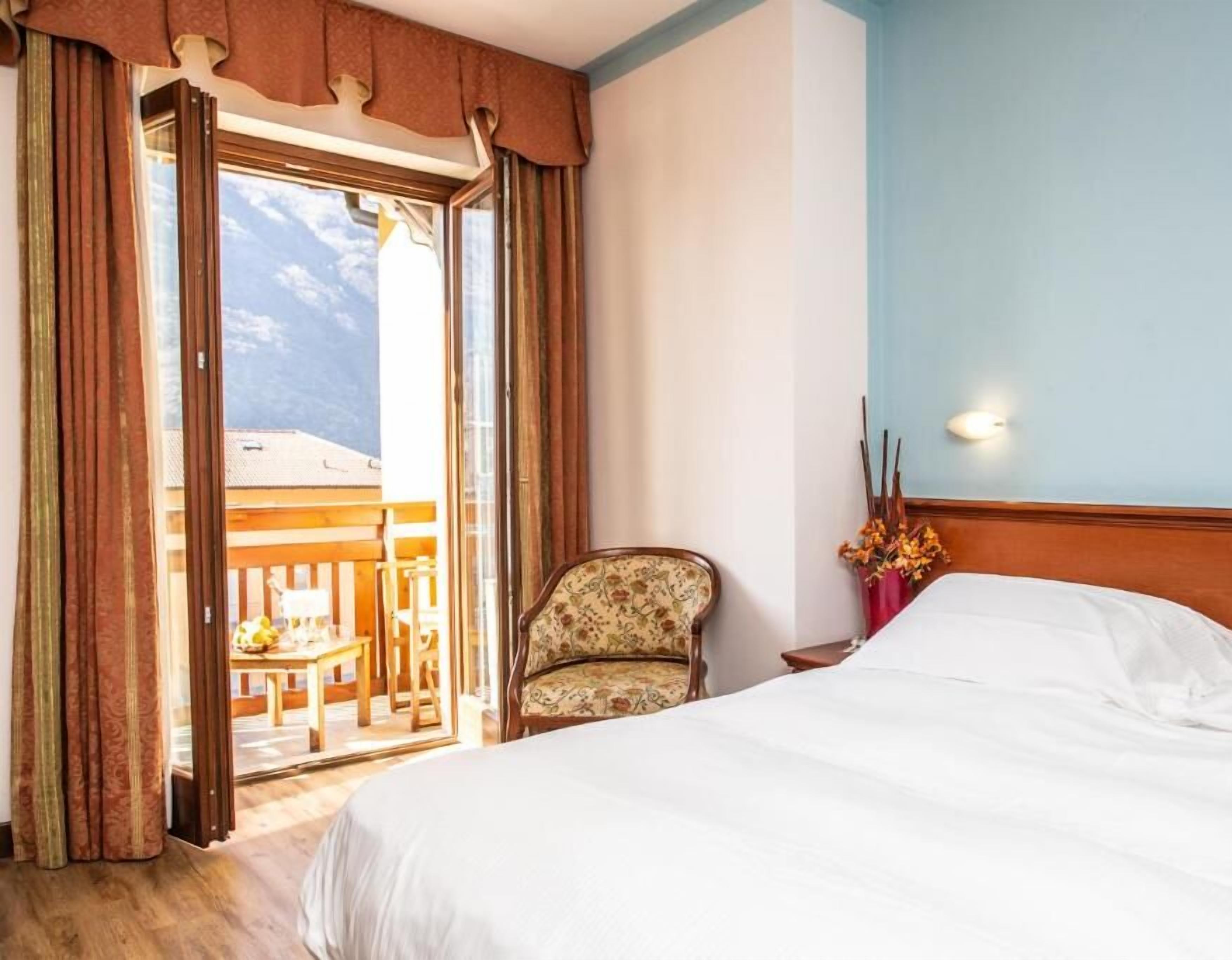 1 bedroom, egyptian cotton sheets, premium bedding, down duvets