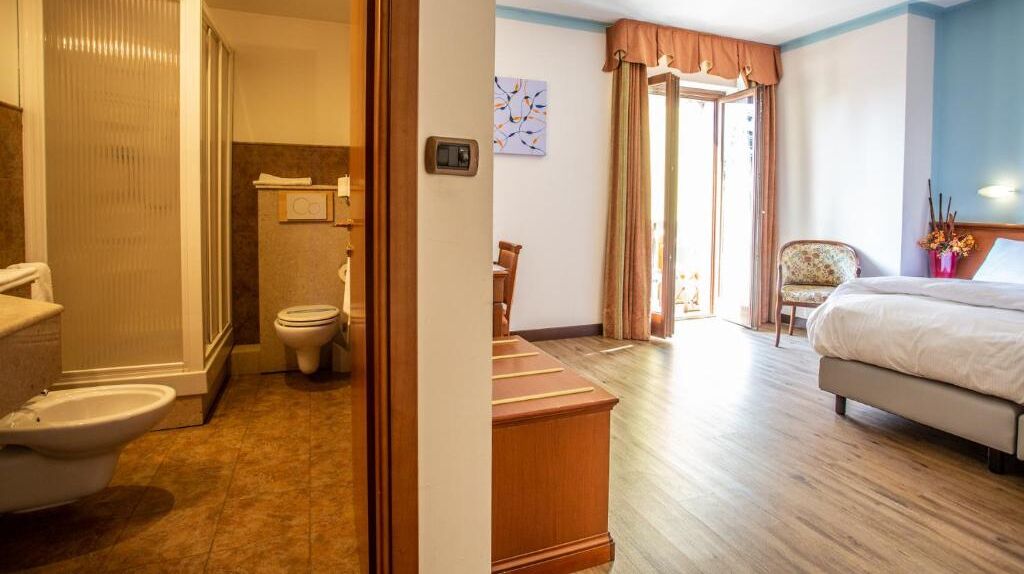 1 bedroom, egyptian cotton sheets, premium bedding, down duvets