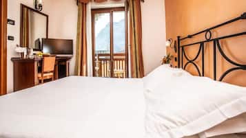 Egyptian cotton sheets, premium bedding, down comforters, pillowtop beds