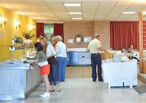 อาหารเช้า (EUR 6 ต่อคน)