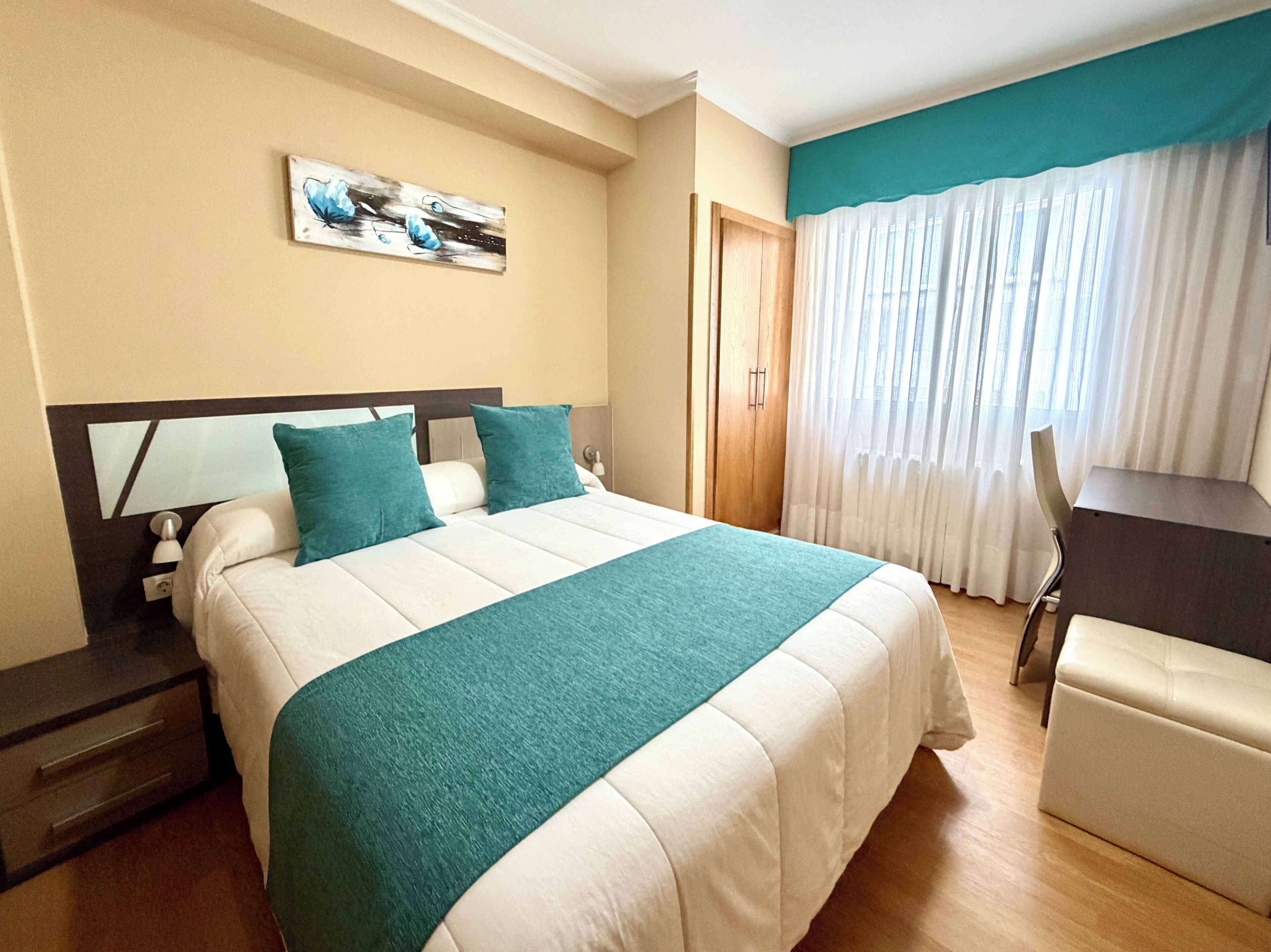 Habitación doble standar, una cama matrimonial | Allergitestet sengetøy og senger med Select Comfort-madrass