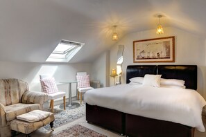 Comfort Double Room | In-room safe, blackout drapes, iron/ironing board, rollaway beds - St. Aiden's Guesthouse (Dublin)