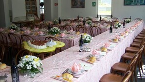 Déjeuner et dîner servis sur place