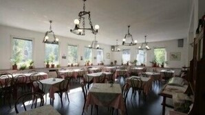 Déjeuner et dîner servis sur place