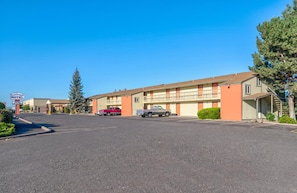 Exterior - Redmond Inn (Redmond)