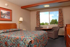 Standard Room, 1 Queen Bed | View from room - Redmond Inn (Redmond)