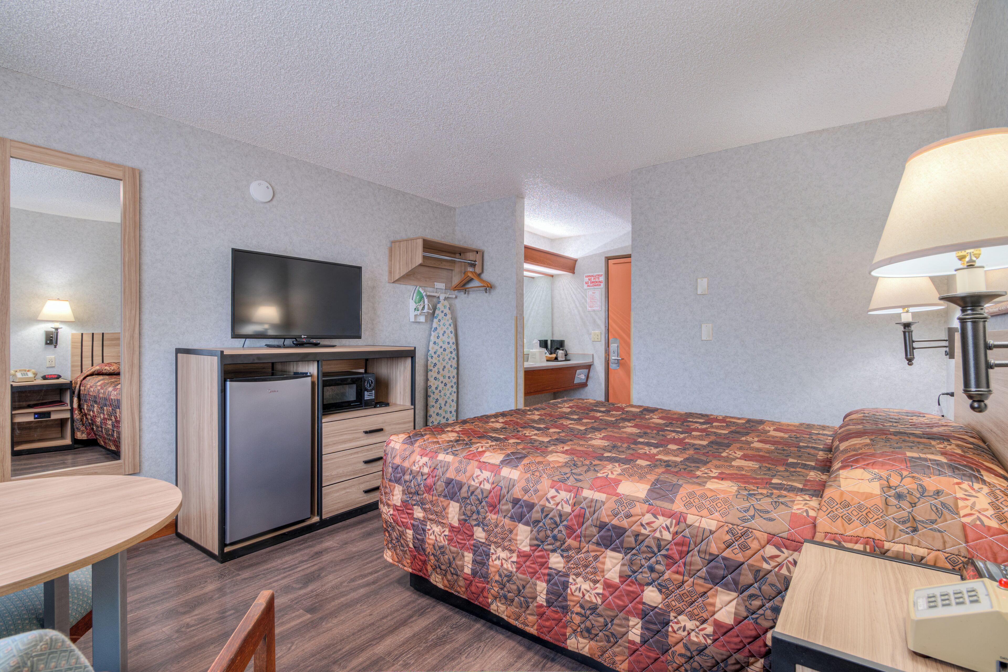 Standard Room, 1 Queen Bed